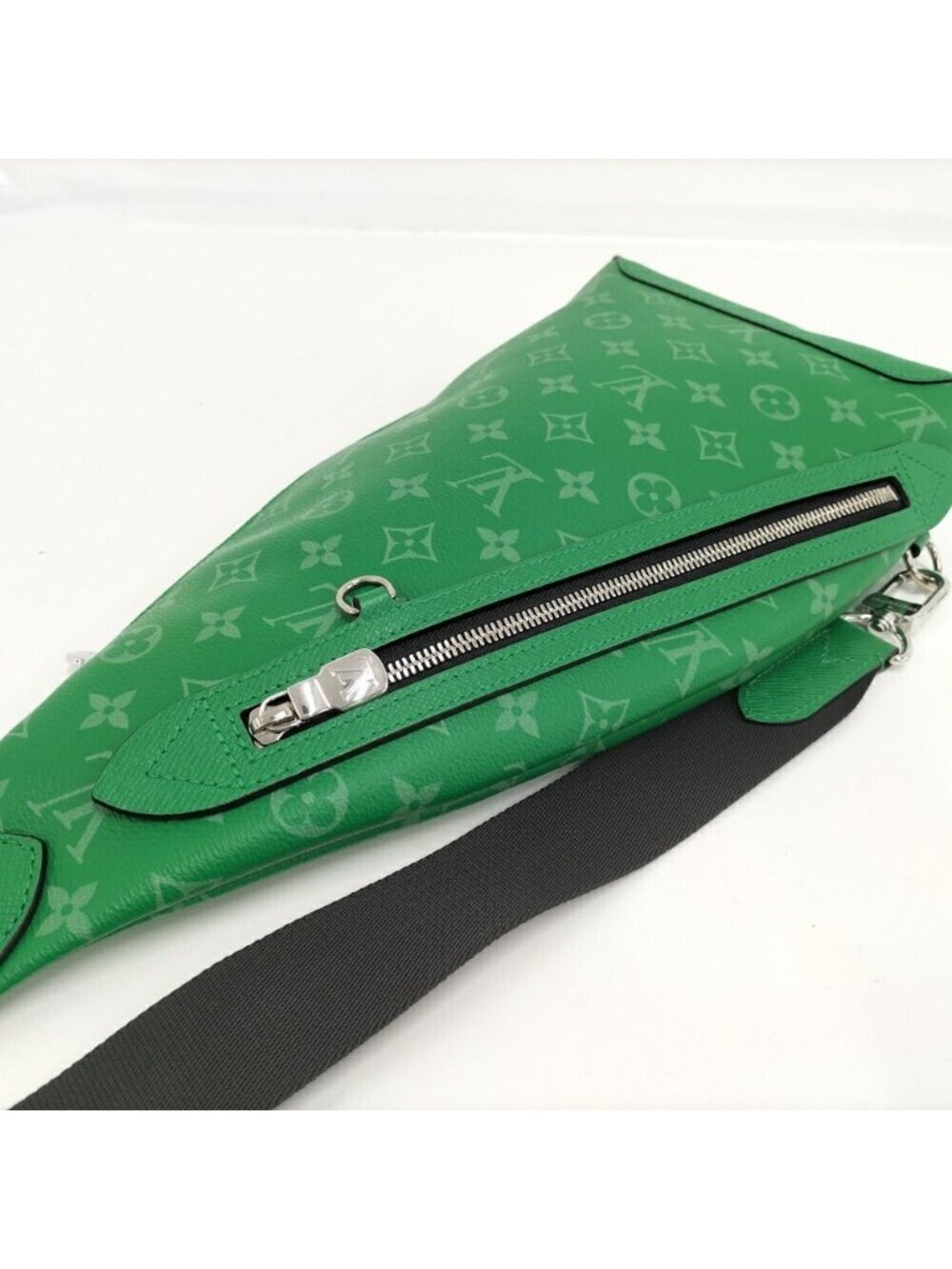 Louis Vuitton Duo Sling Bag Taigarama Monogram Green - Picture 5 of 9